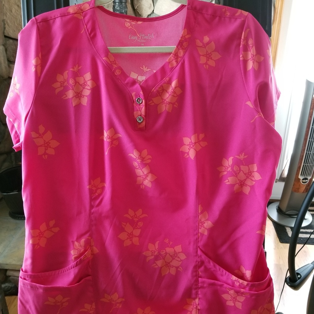 Size M Scrub top